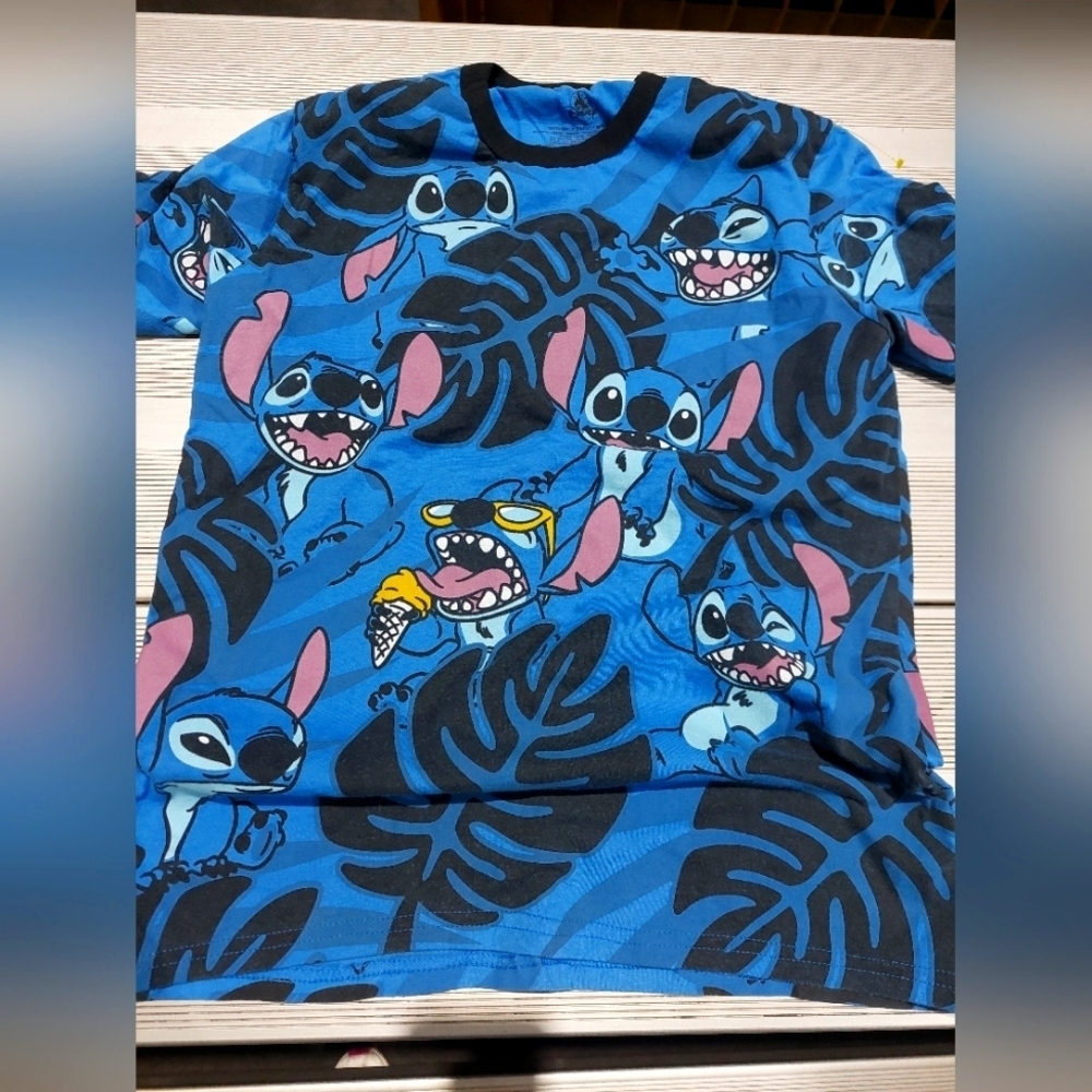 New without tags Lilo and Stitch T-Shirt Stitch Rare Disney Tee sz S. (Bag E)